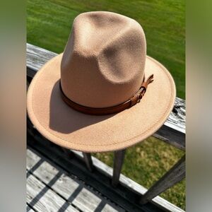 NWOT Camel Felt Fedora
